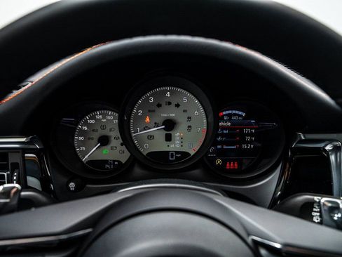 New 2026 Porsche Macan AWD/4WD image 15