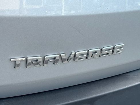 Used 2021 Chevrolet Traverse LS FWD image 9