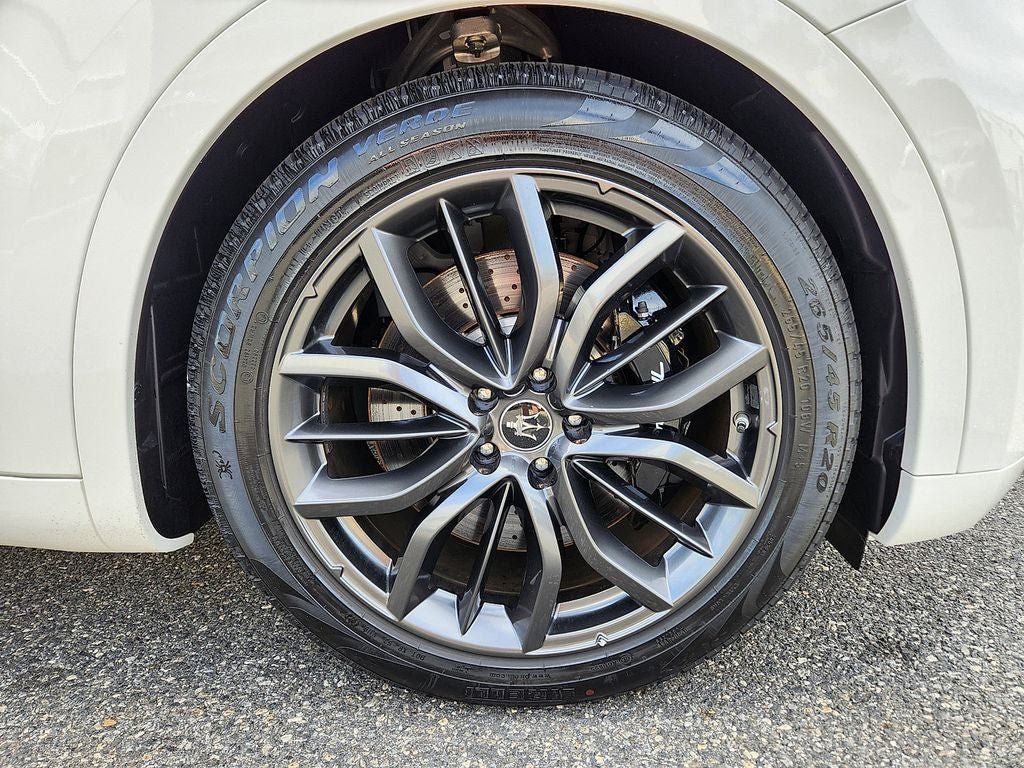 Used 2024 Maserati Levante GT Ultima AWD/4WD image 19