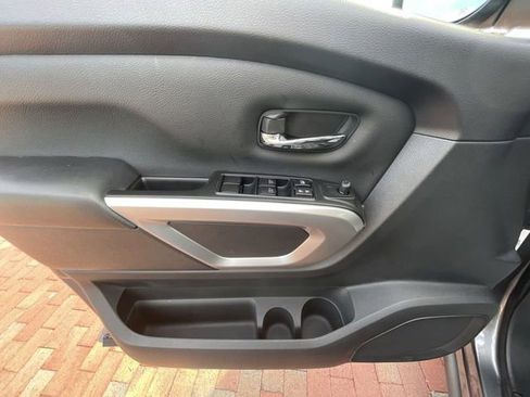 Used 2023 Nissan Titan SV w/ SV Convenience Package RWD image 10