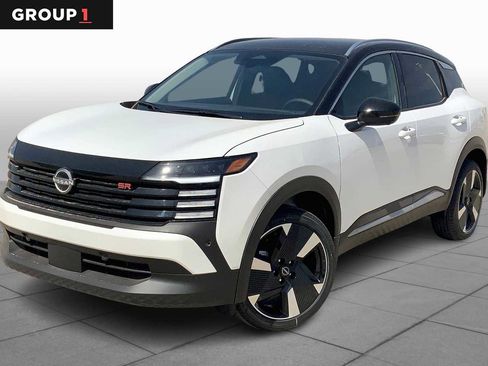 Used 2025 Nissan Kicks SR image 1