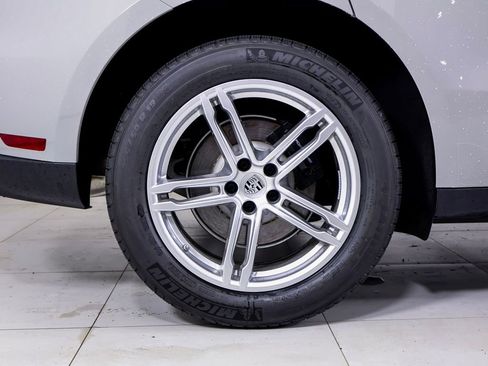 New 2026 Porsche Macan image 25