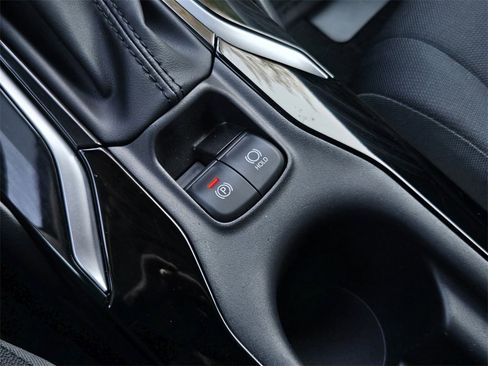 Used 2022 Toyota Corolla LE image 19