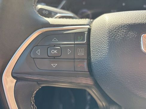 Used 2023 Jeep Grand Cherokee Laredo image 35