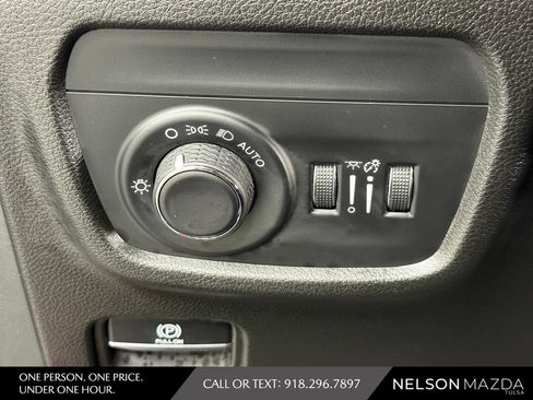 Used 2023 Jeep Grand Cherokee Altitude AWD/4WD image 29