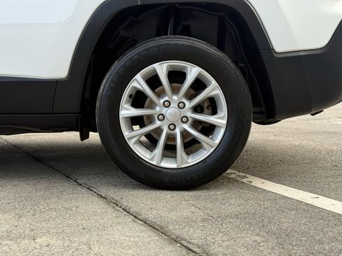 Used 2020 Jeep Cherokee Latitude image 11