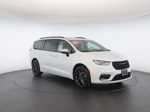 Used 2023 Chrysler Pacifica Touring-L w/ S Appearance Package image 32