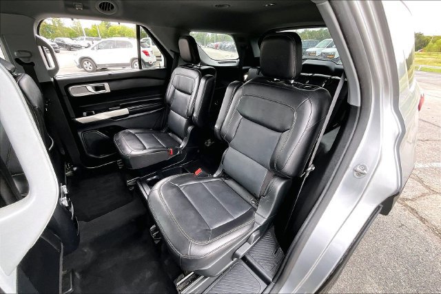 Used 2021 Ford Explorer Limited w/ Equipment Group 301A AWD/4WD image 22