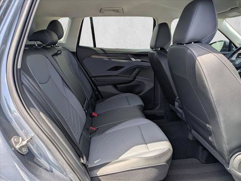 Used 2025 Volkswagen Tiguan SE FWD image 18