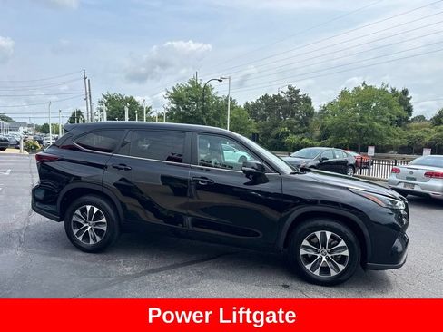 Used 2024 Toyota Highlander XLE FWD image 8