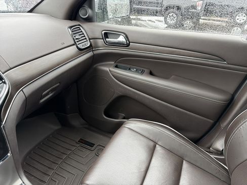 Used 2019 Jeep Grand Cherokee Overland image 14