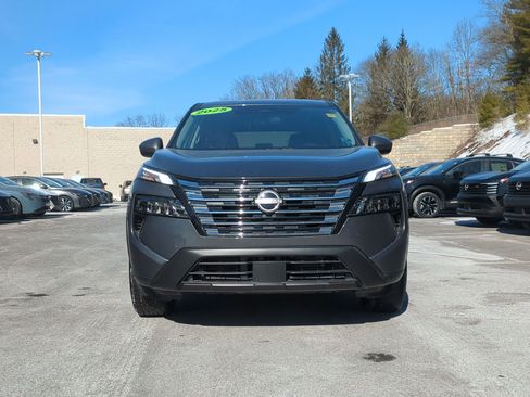 Used 2025 Nissan Rogue SV image 2