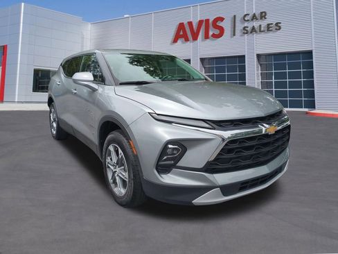 Used 2025 Chevrolet Blazer LT FWD image 3