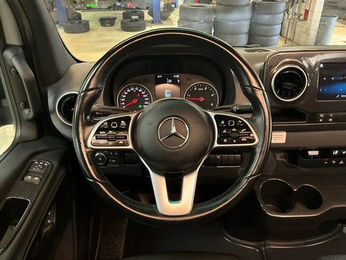 Used 2022 Mercedes-Benz Sprinter 2500 image 25