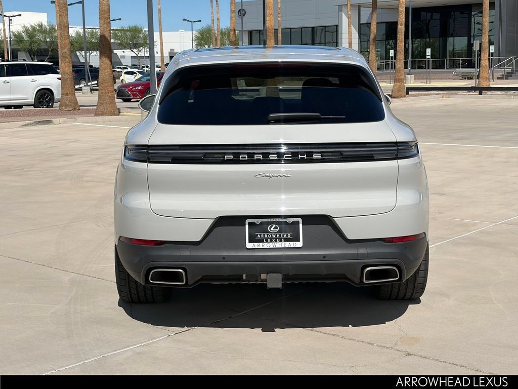 Used 2024 Porsche Cayenne AWD/4WD image 5