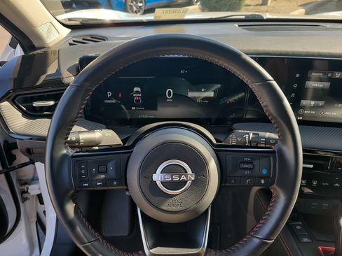 Used 2025 Nissan Kicks SR FWD image 25