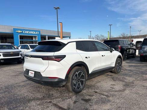 New 2026 Chevrolet Equinox EV LT image 3