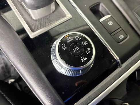 Used 2024 Mitsubishi Outlander SE image 29