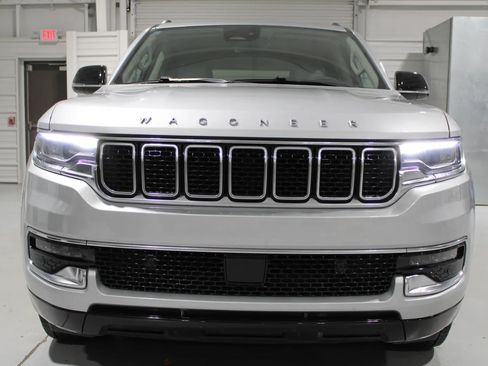 Used 2023 Jeep Wagoneer 4WD image 29