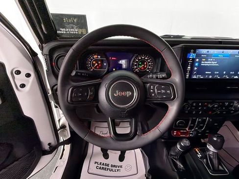 Used 2024 Jeep Wrangler Unlimited Rubicon AWD/4WD image 11
