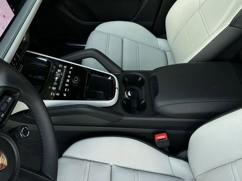 New 2026 Porsche Cayenne image 25