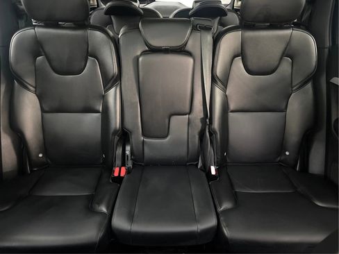 Used 2021 Volvo XC90 T5 Momentum w/ Protection Package image 20