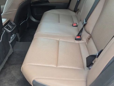 Used 2022 Lexus ES 300h w/ Premium Package FWD image 5