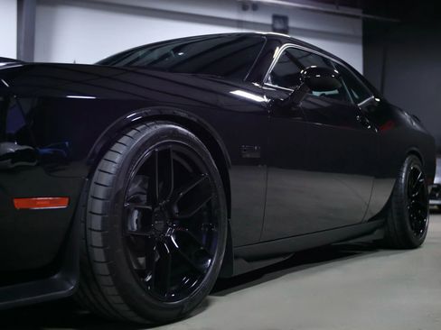 Used 2016 Dodge Challenger R/T image 8