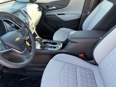 Used 2022 Chevrolet Equinox LS image 9