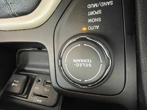 Used 2017 Jeep Cherokee Limited AWD/4WD image 21