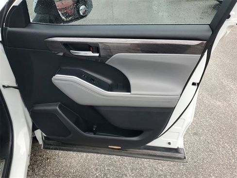 Used 2022 Toyota Highlander Platinum image 40