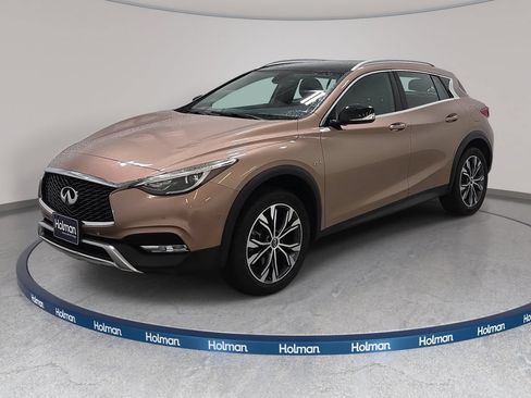 Used 2017 INFINITI QX30 Premium w/ Navigation Package AWD/4WD image 1