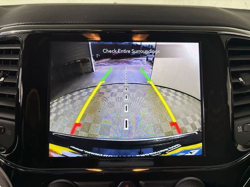 Used 2022 Jeep Grand Cherokee Limited image 17