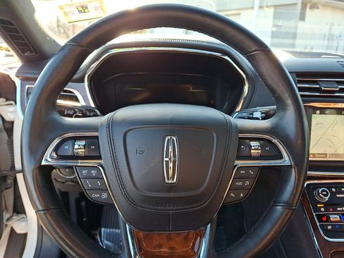 Used 2019 Lincoln Continental Reserve image 18