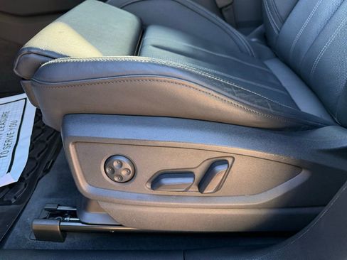 Used 2025 Audi Q5 e Prestige w/ Prestige Package image 14