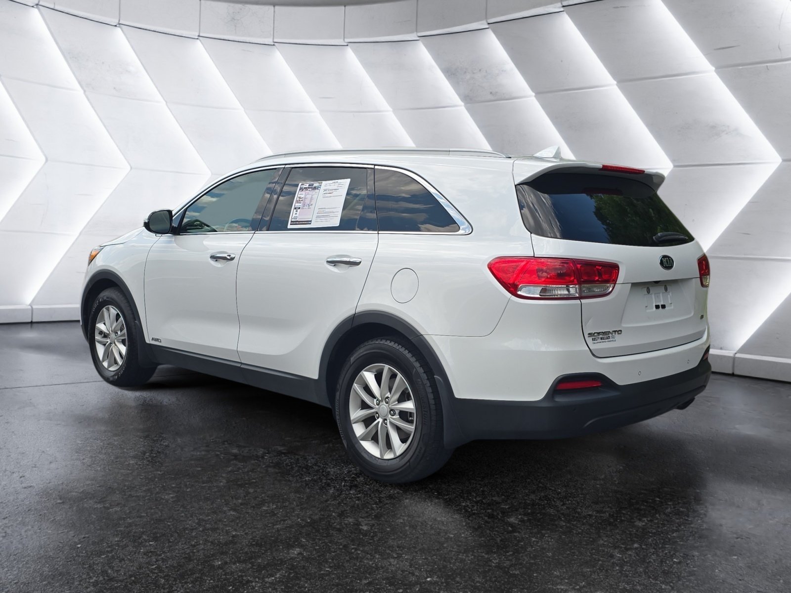 Used 2017 Kia Sorento w/ LX Convenience Package AWD/4WD image 3