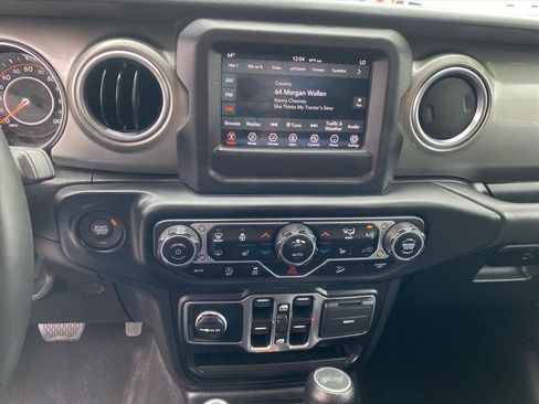 Used 2020 Jeep Wrangler Unlimited Sahara w/ Cold Weather Group AWD/4WD image 11