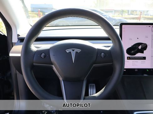 Used 2021 Tesla Model 3 Performance image 3