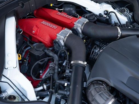 Used 2022 Ferrari Roma RWD image 13