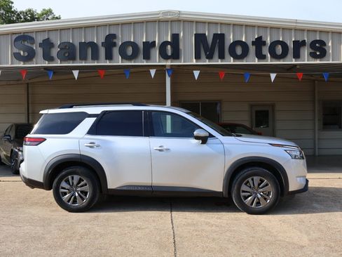 Used 2024 Nissan Pathfinder SV FWD image 1