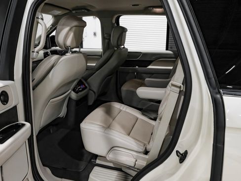 Used 2018 Lincoln Navigator Select w/ Technology Package image 38