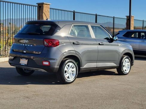 New 2026 Hyundai Venue SE image 2