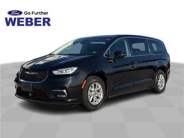 Used 2023 Chrysler Pacifica Touring-L FWD image 1