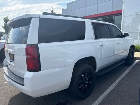 Used 2020 Chevrolet Suburban LT w/ Luxury Package AWD/4WD image 5
