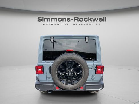 Used 2025 Jeep Wrangler Unlimited Sahara AWD/4WD image 4