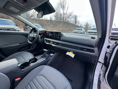 New 2025 Kia K4 EX image 21