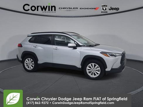 Used 2022 Toyota Corolla Cross LE FWD image 1