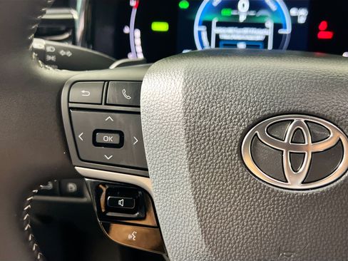 Used 2026 Toyota Camry SE w/ Multimedia Upgrade Package FWD image 17