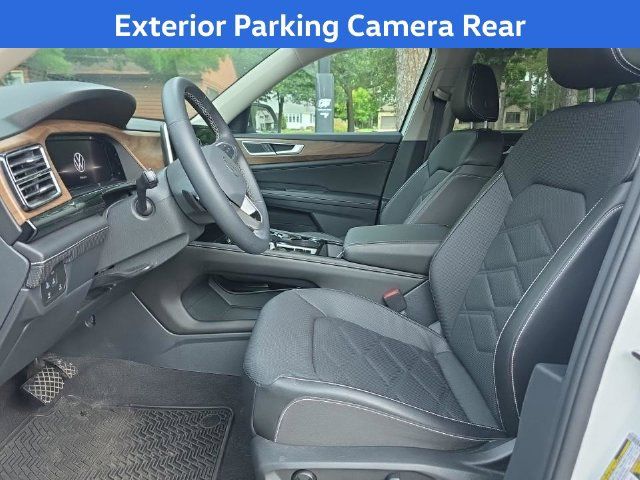 Used 2024 Volkswagen Atlas SE AWD/4WD image 2
