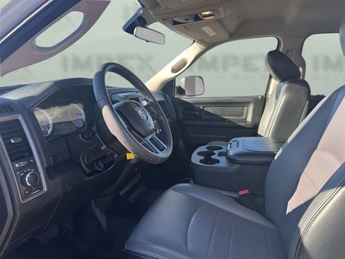 Used 2022 RAM 1500 Tradesman w/ Chrome Appearance Group image 9